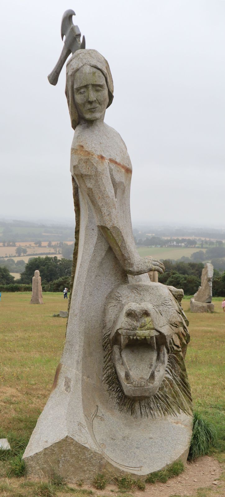 Patrice Le Guen, Didier Hardellet: Statue, 2014, im „Vallée des Saints” nahe Carnoët bei Saint-Brieuc