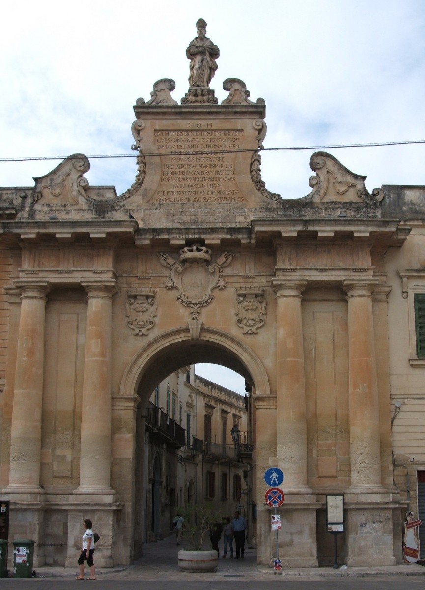 Porta San Biagio in Lecce mit Blasius-Statue, rekonstruiert 1774