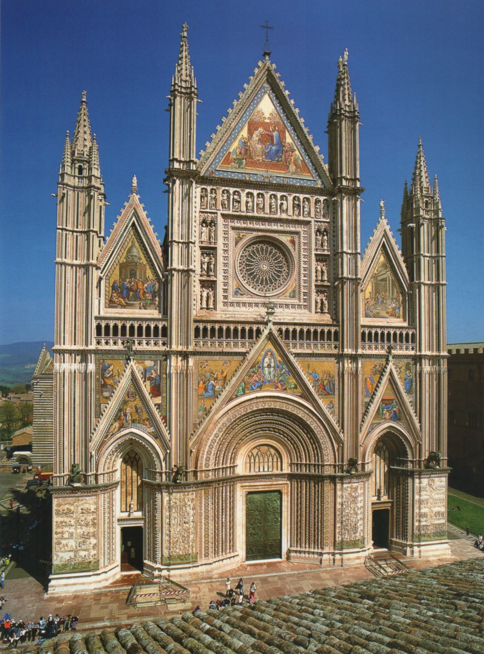 Die dem Reliquiar für das blutbefelckte Corporale nachgebildete Fassade des Domes in Orvieto