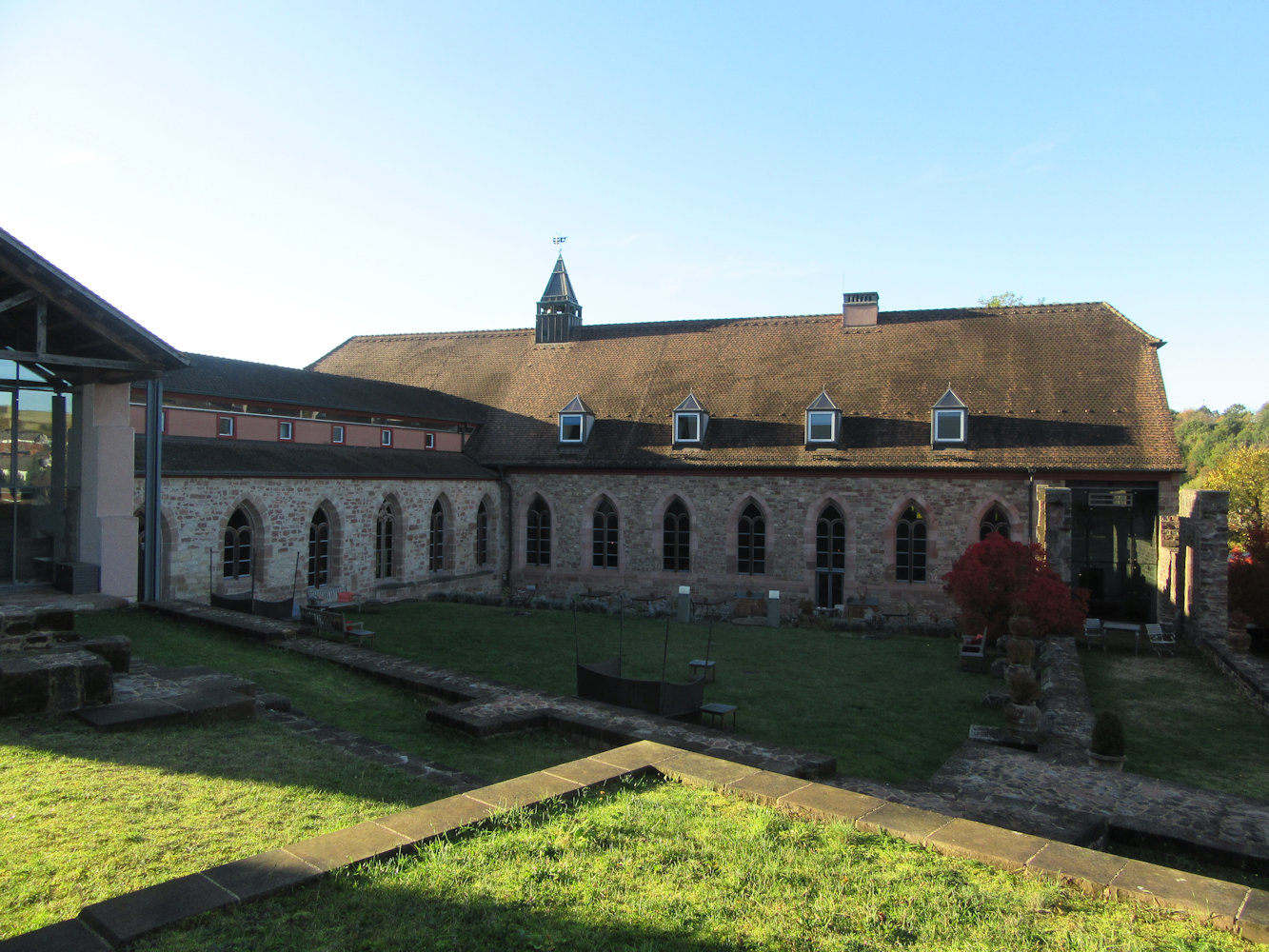 ehemaliges Kloster Hornbach, heute protestantische Kirche von 1786 und Hotel