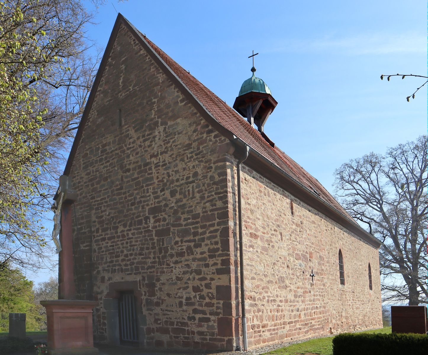 Brigida von Kildare geweihte Friedhofskirche Büraburg an der Stelle der schon im 6./7. Jahrhundert erbauten Kirche