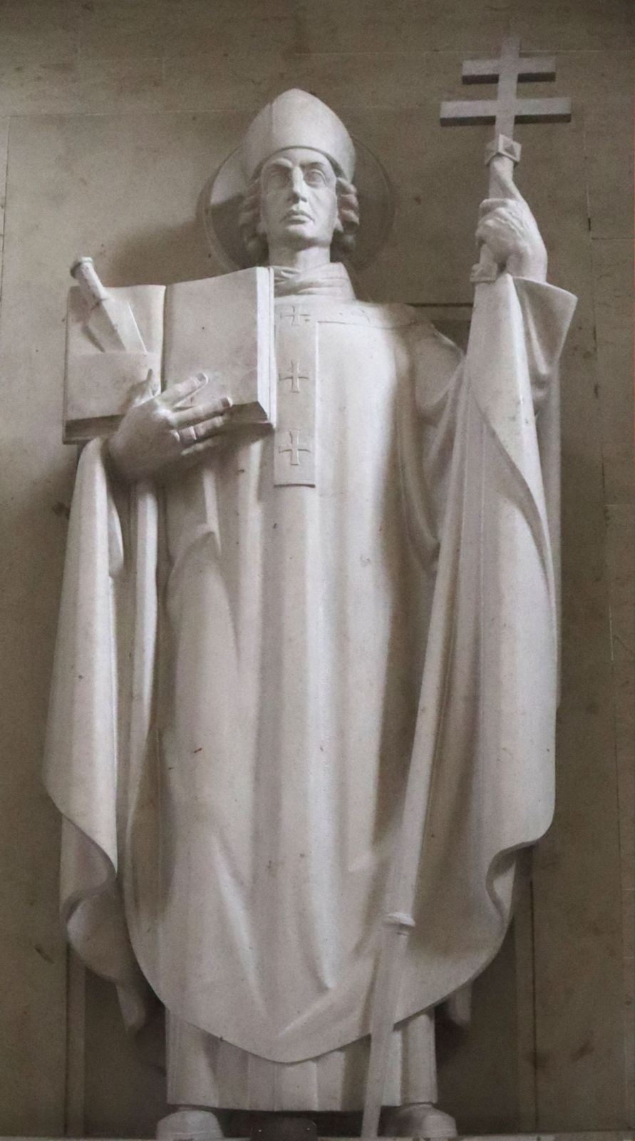 Maurus Kraus: Altarstatue, 1938, in der Klosterkirche in Münsterschwarzach bei Kitzingen