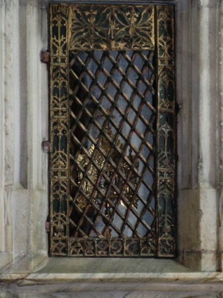 Die Heiligblutreliquie im Sakramentshäuschen in der Pfarrkirche in Heiligenblut