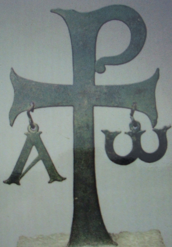 Bronzekreuz aus der ehemaligen Kirche Sant' Ilario e Taziano in Aquileia, heute im Kunsthistorischen Museum in Wien