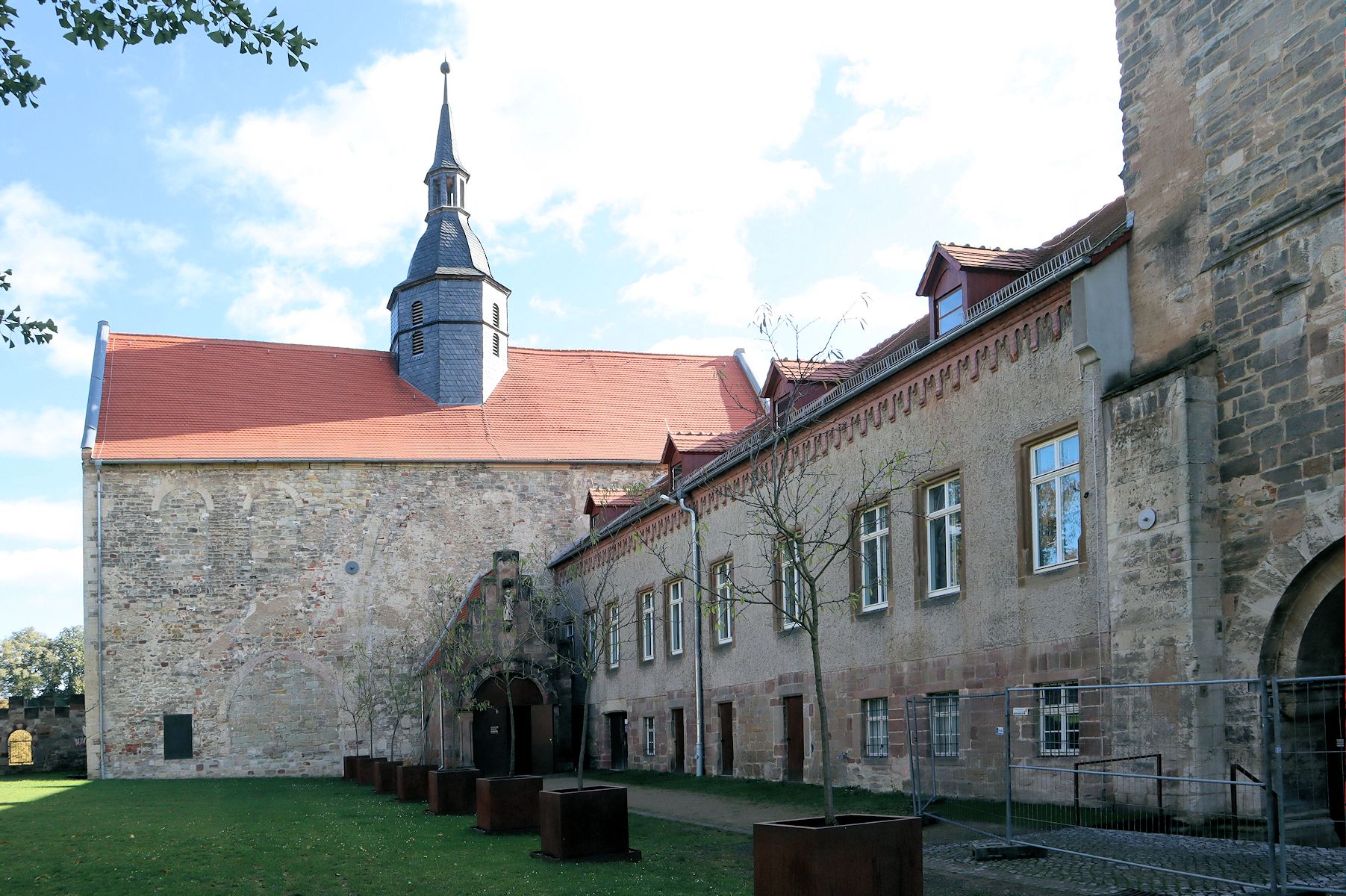 Kirche und ehemaliges Schloss Goseck