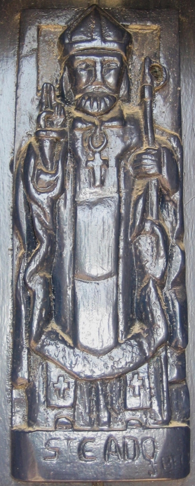 Skulptur in der Kapelle auf der Insel Saint-Cado im Fluss Étel in der Bretagne