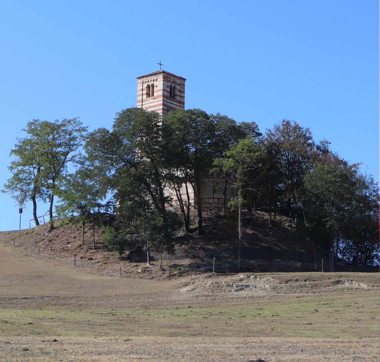 Übrig blieb von Mairano diese Kirche auf freiem Feld