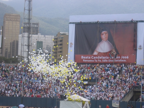 Seligsprechungsfeier mit 50.000 Teilnehmern im Stadion der Universität von Caracas