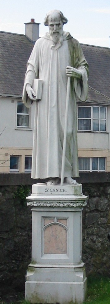 Canice-Statue an der Kathedrale in Kilkenny