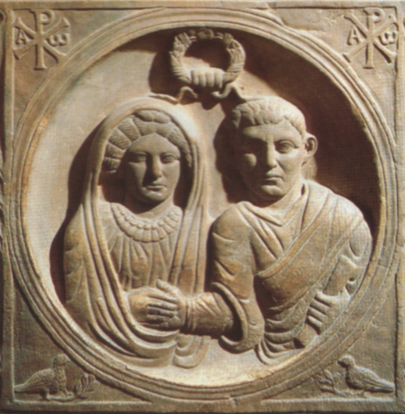 Relief: Catervus und Septimia bei ihrer Hochzeit, auf ihrem Sarg, in der Kathedrale San Catervo in Tolentino