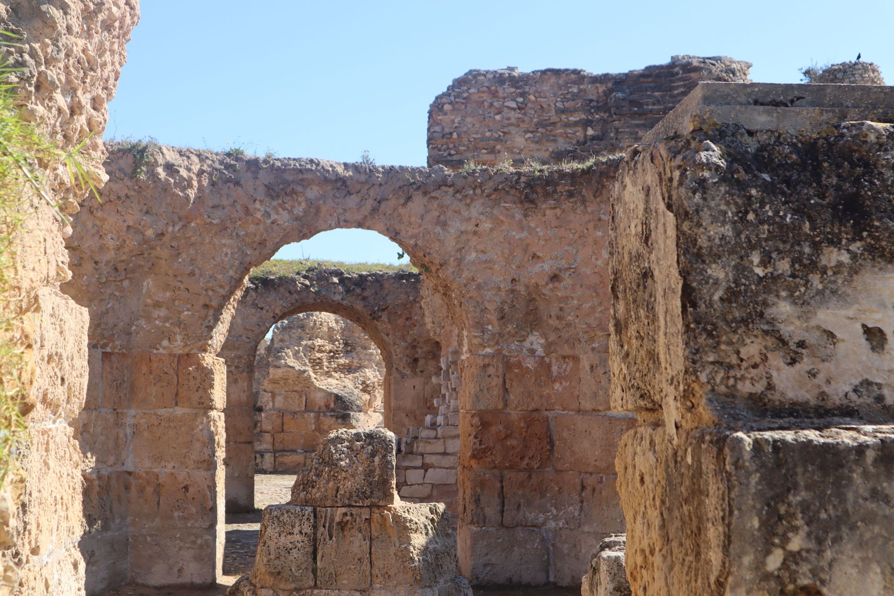 Reste in den Antoninus-Thermen in den Ausgrabungen von Karthago, gebaut um 160, um 390 aufgegeben