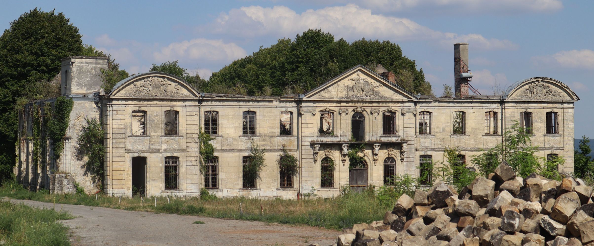 Ruine des Abtspalais des Kloster St-Vincent in Laon