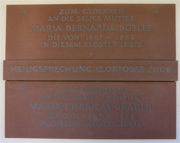 Gedenktafel für Maria Charitas Brader und Maria Bernarda Bütler im Kapuzinerinnenkloster Maria Hilf in Altstätten