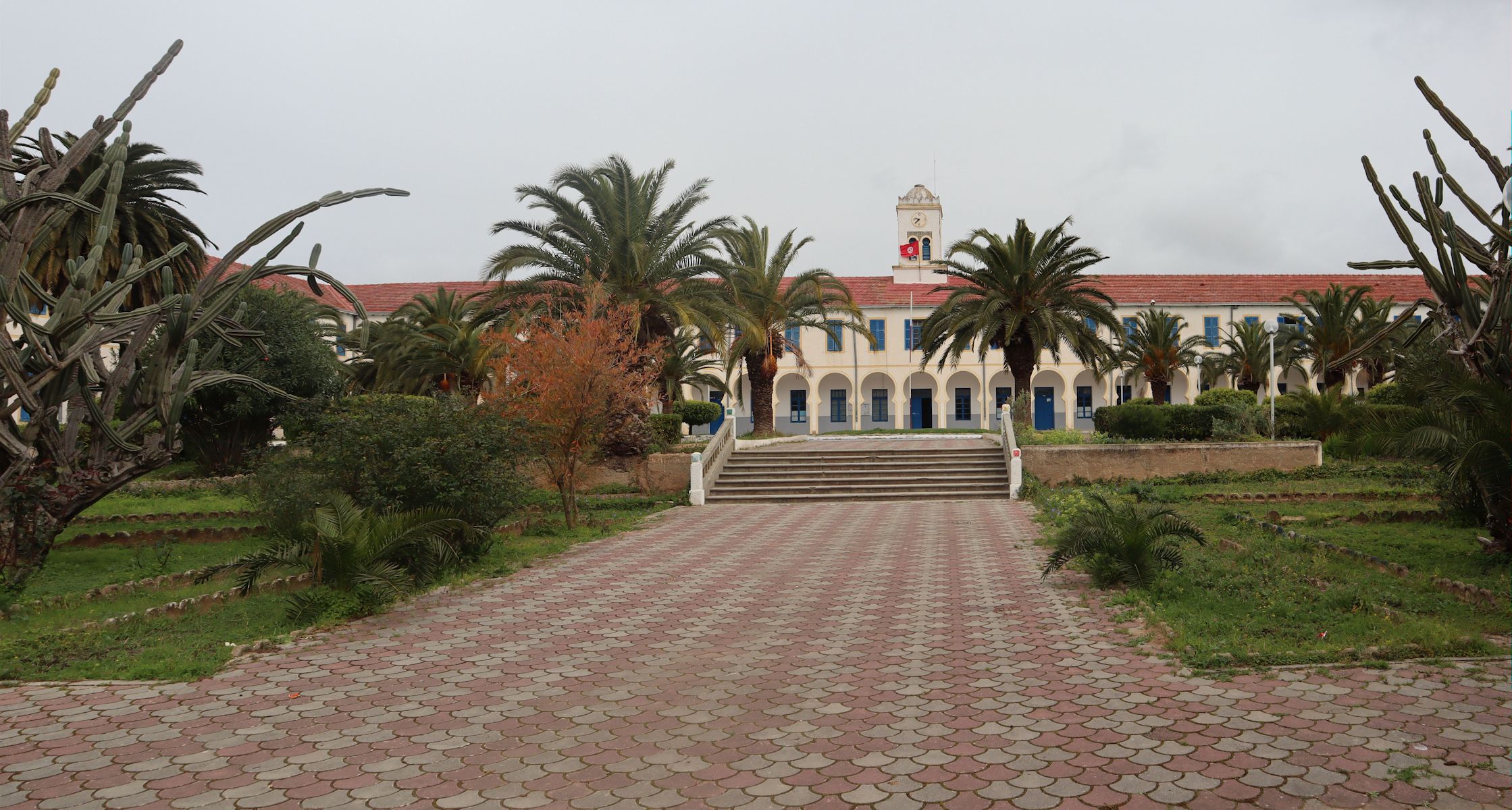 Kloster St-Joseph der „Weißen Väter” in Thibar bei Béja in Tunesien, wo sie eine Musterlandwirtschaft mit Weinbau betrieben, heute staatliche höhere Landwirtschaftsschule