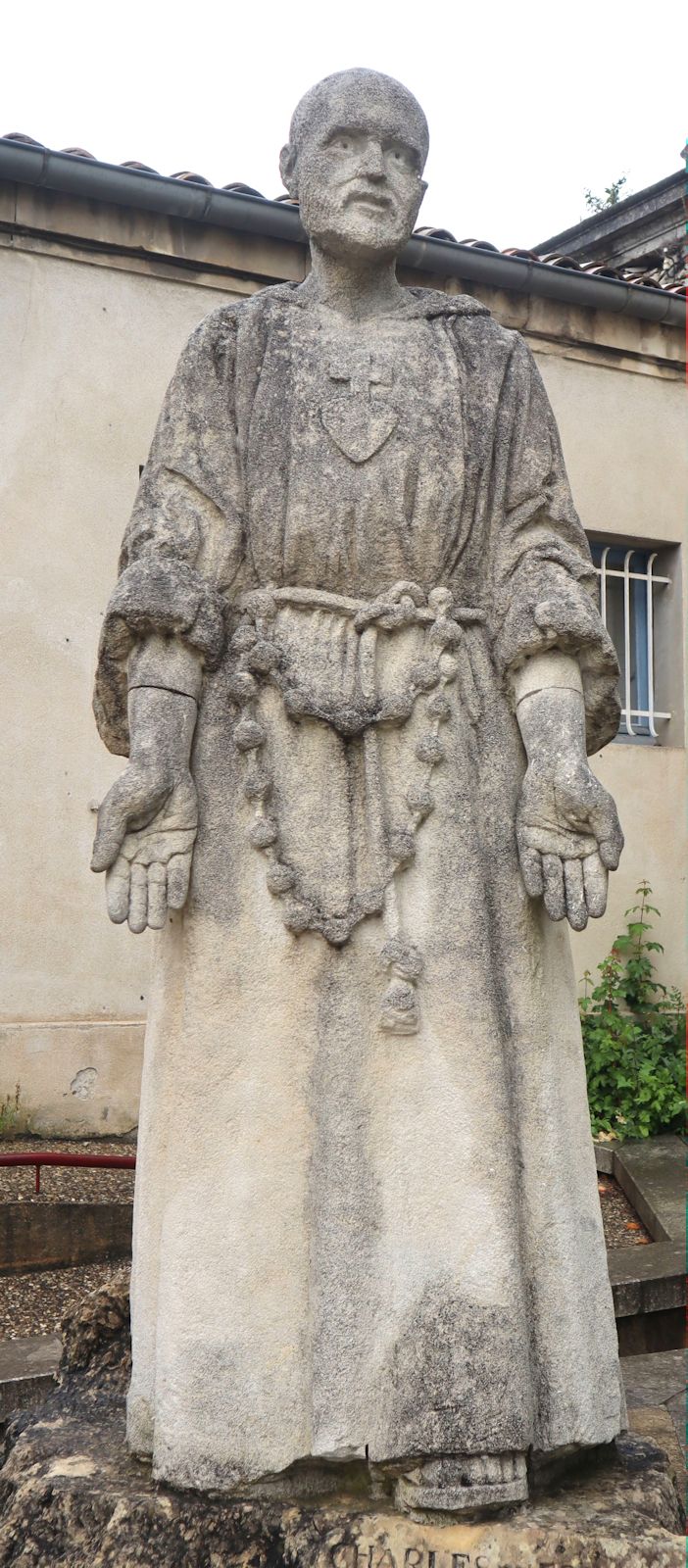Denkmal vor dem ehemaligen Priesterseminar in Viviers