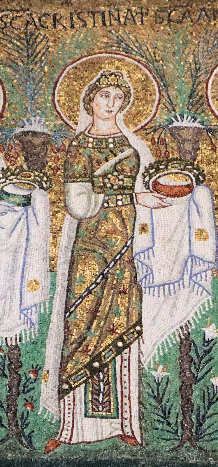 Detail aus dem Mosaik der „Jungfrauenprozession”, 6. Jahrhundert, in der Basilika Sant'Apollinare Nuovo in Ravenna