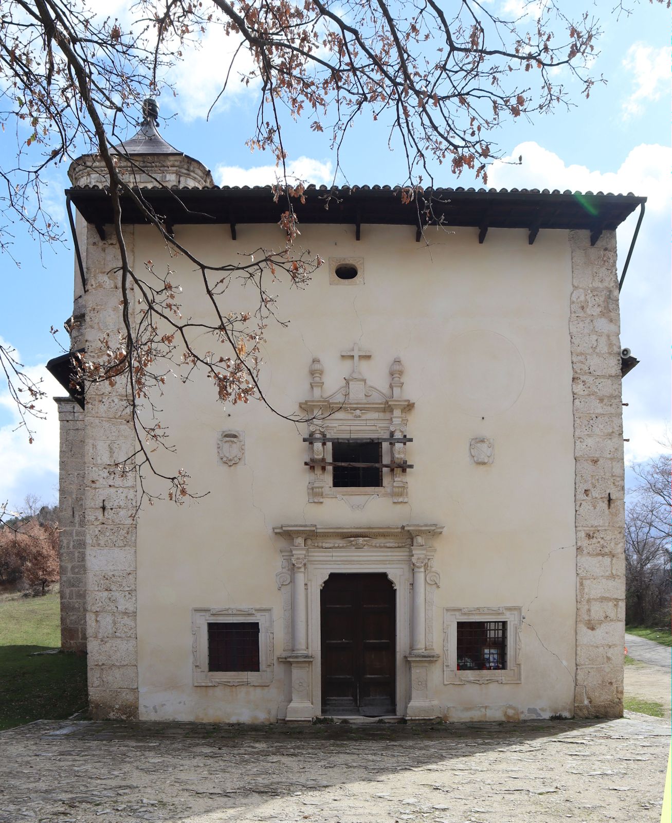 Christina geweihte Kirche in Colle di Lucoli