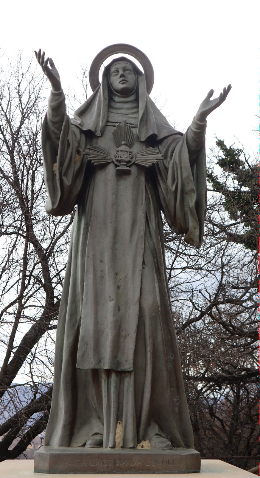 Statue vor der Kirche San Giovanni in Lucoli