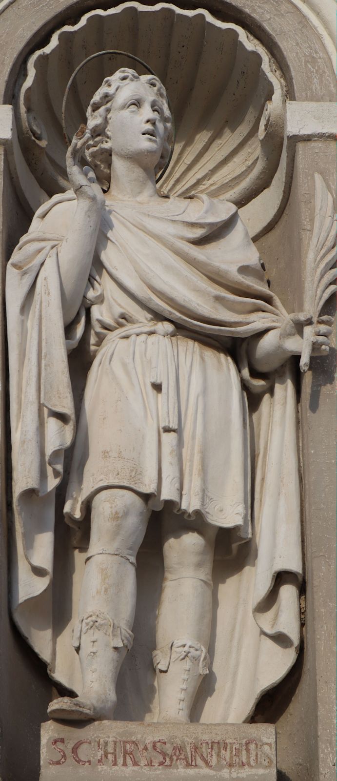 Statue an der Kirche SS Trinita in Bra bei Cuneo im Piemont