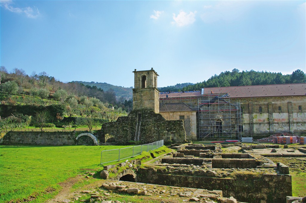 Kirche und Ruinen des Johannes-Klosters bei Tarouca