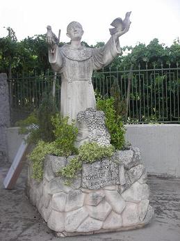 Skulptur von Claudius Granzotto an der Grotta di Lourdes in Brognoligo bei Verona