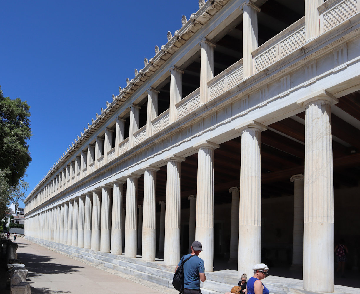 Die rekonstruierte Stoa an der griechischen Agora, vom 6. Jahrhundert v. Chr bis zum Einfall der Heruler in Athen 267 das Zentrum der Stadt