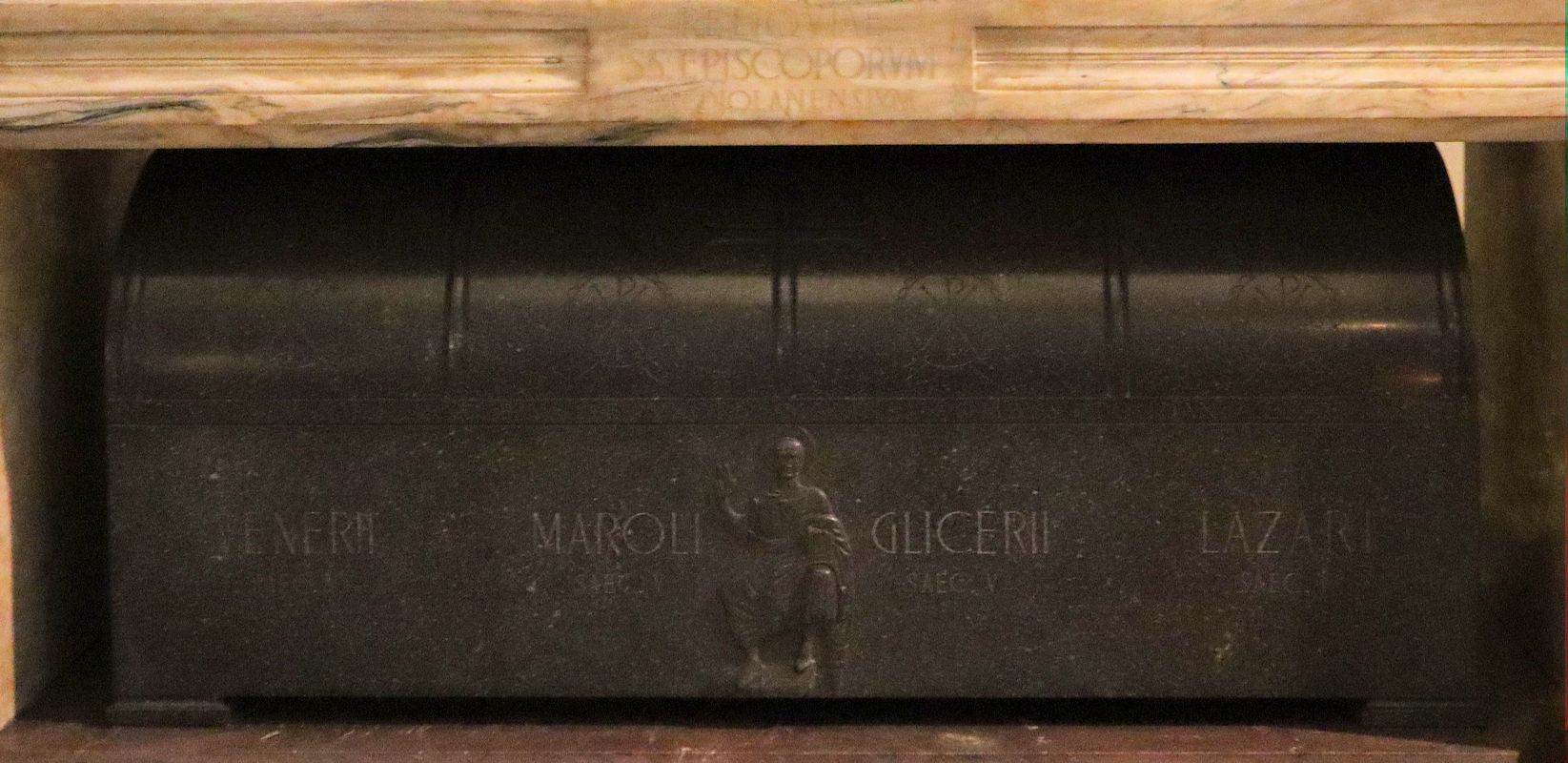 Sarkophag für Clicerius und die Bischöfe Venerius, Marolus und Lazarus in der Kirche San Nazaro in Brolo in Mailand