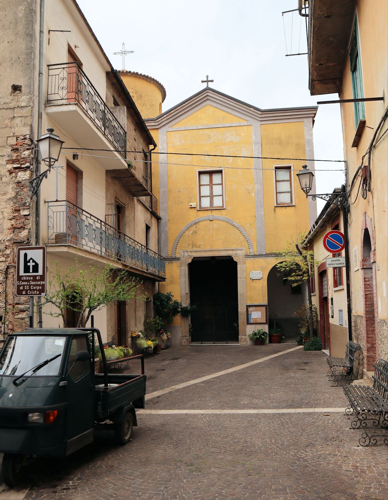 die „sehr alte”, Conon geweihte Pfarrkirche in Castelcivita