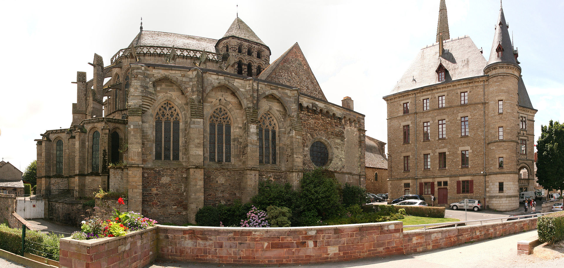 Kirche und ehem. Klostergebäude in Redon heute