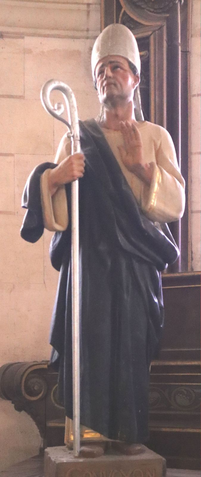 Statue in der Pfarrkirche in Maxent