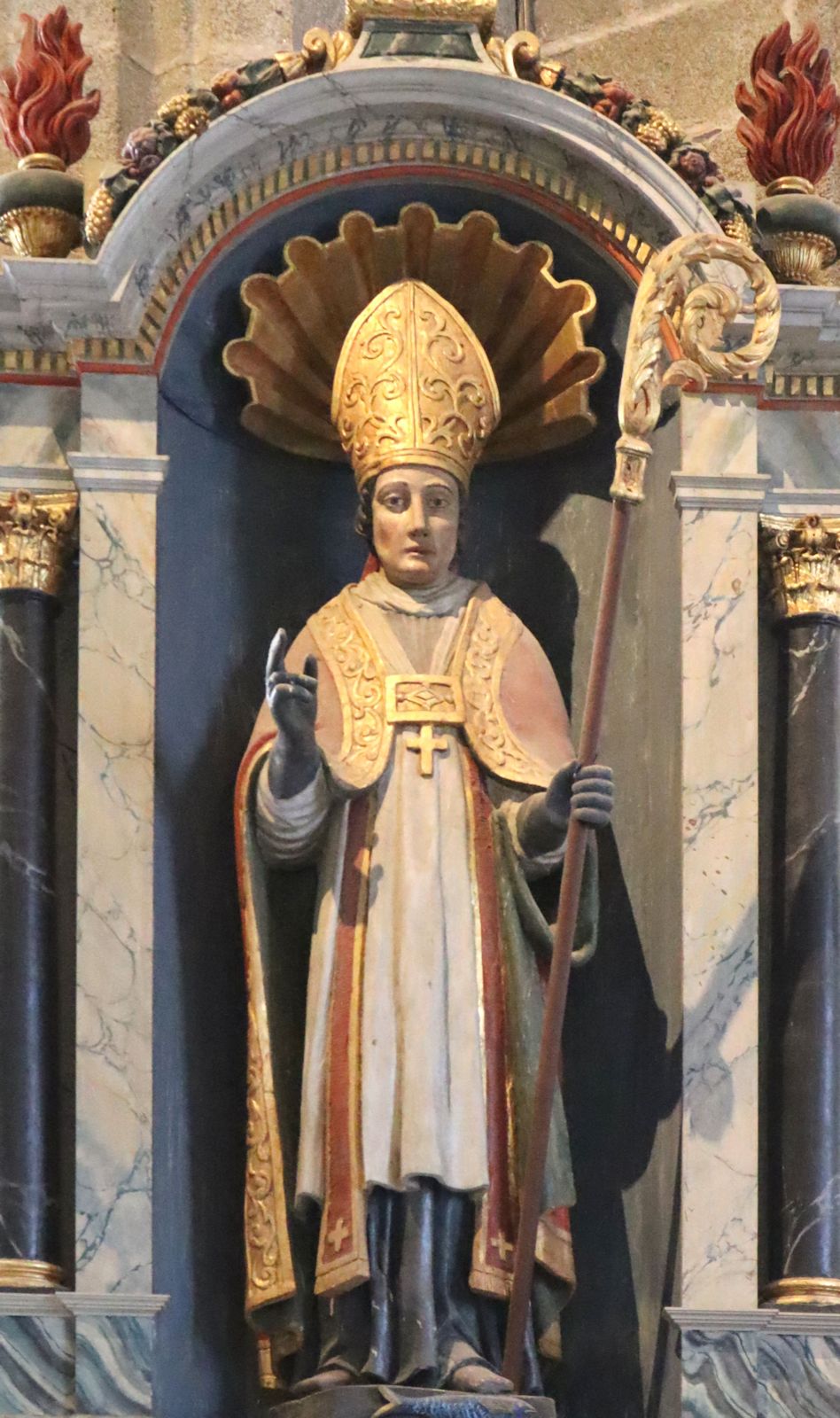 Statue in der Kirche in Locronan