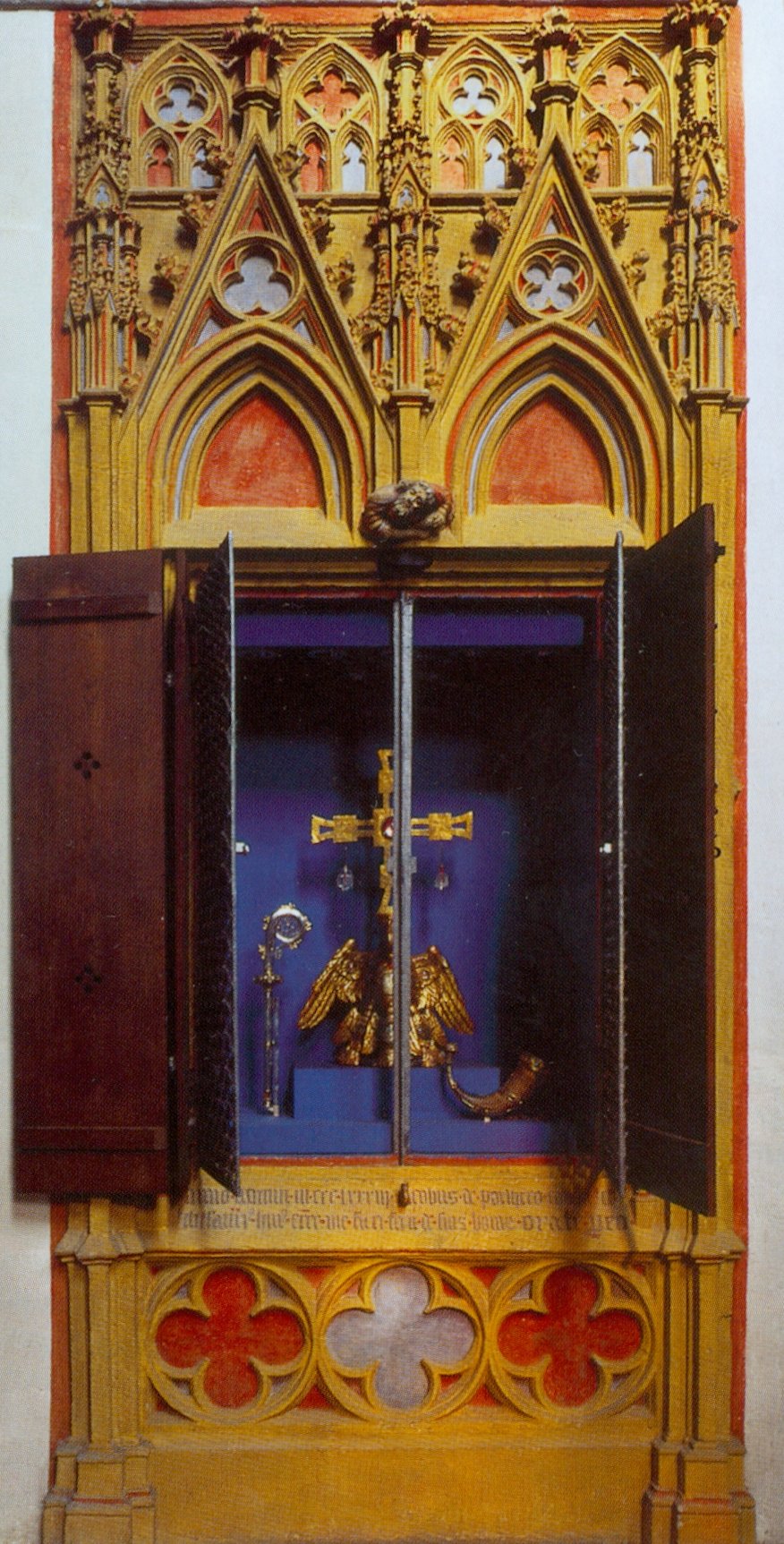 Reliquienschrein in der Kirche St. Severin in Köln mit Cornelius' Horn (rechts unten)