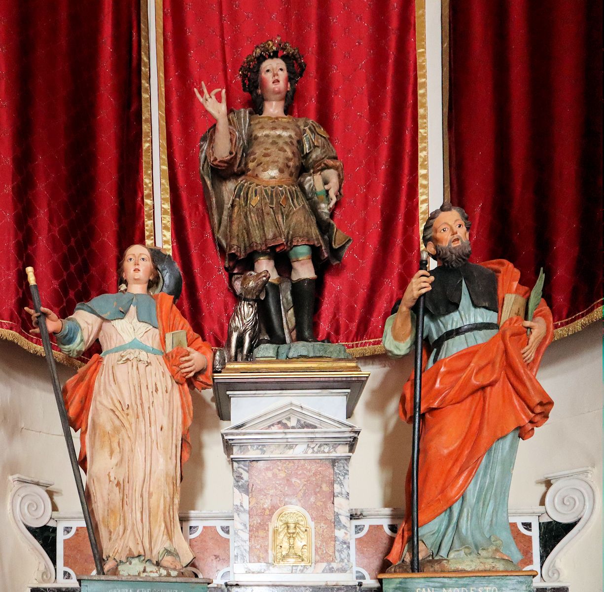 Vitus (oben), Crescentia (links) und Modestus, Statuen in der Mutterkirche Santa Maria Maggiore in Albano di Lucania bei Potenza