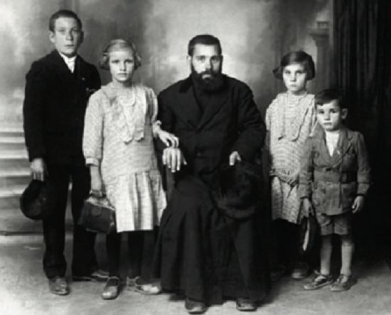 Crescenz García Pobo mit Nichten und Neffen