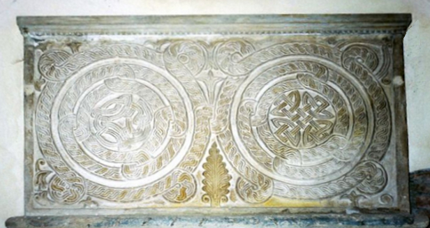 Deckel des Sarkophags von Cumian, im Kloster in Bobbio