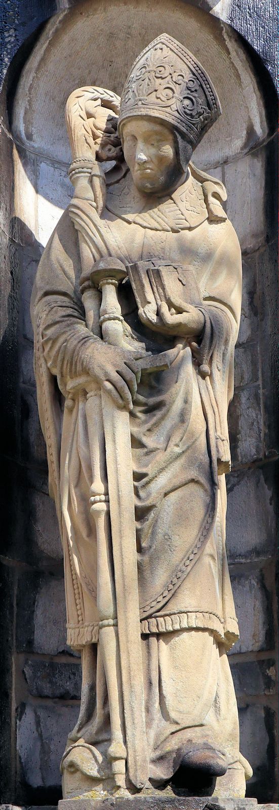 Statue vor der Kirche St. Kornelius in Kornelimünster