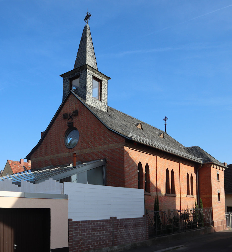 ehemalige Cyriacus-Kirche, heute Wohnhaus, im Stadtteil Neuhausen in Worms
