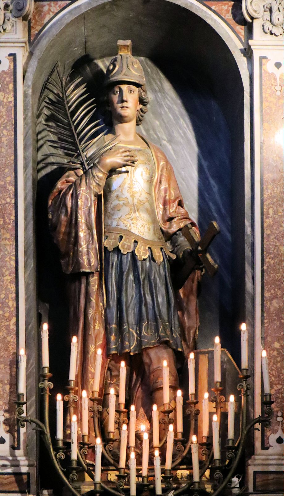 Statue in der Kirche del Gesù Nuovo in Neapel