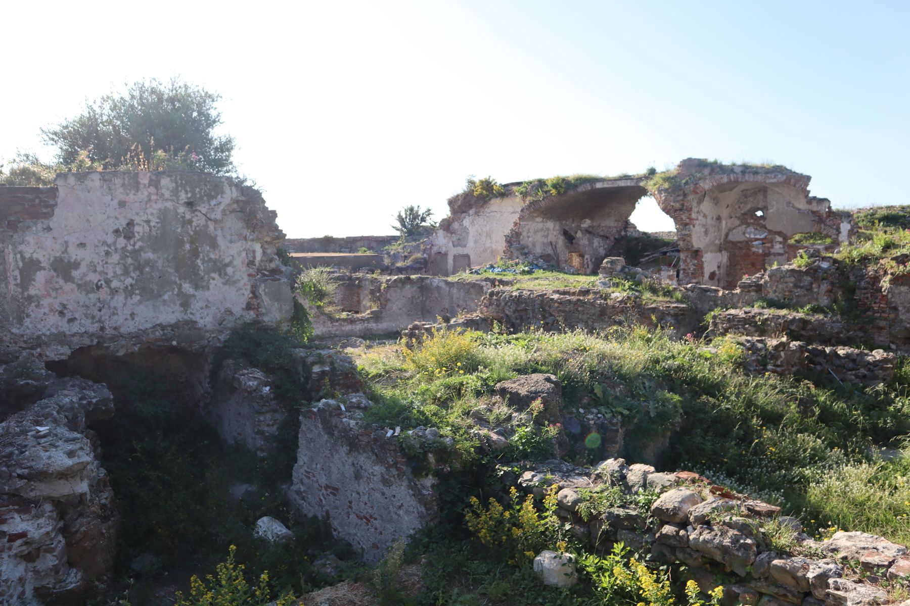 Ausgrabungen der früheren Kathedrale in der Festung in Savona