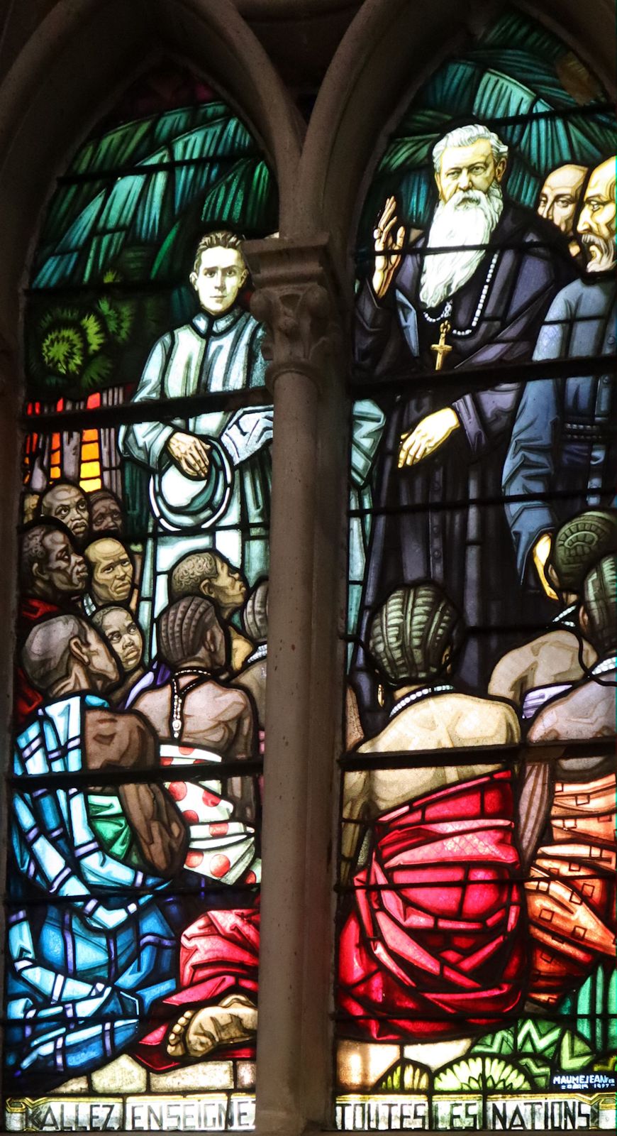 Glasfenster &bdquo;Gehet hin und lehret alle Völker&rdquo;, in der Kapelle der &bdquo;Fondation des apprentis d'Auteuil&rdquo; im Pariser Stadtteil Auteuil