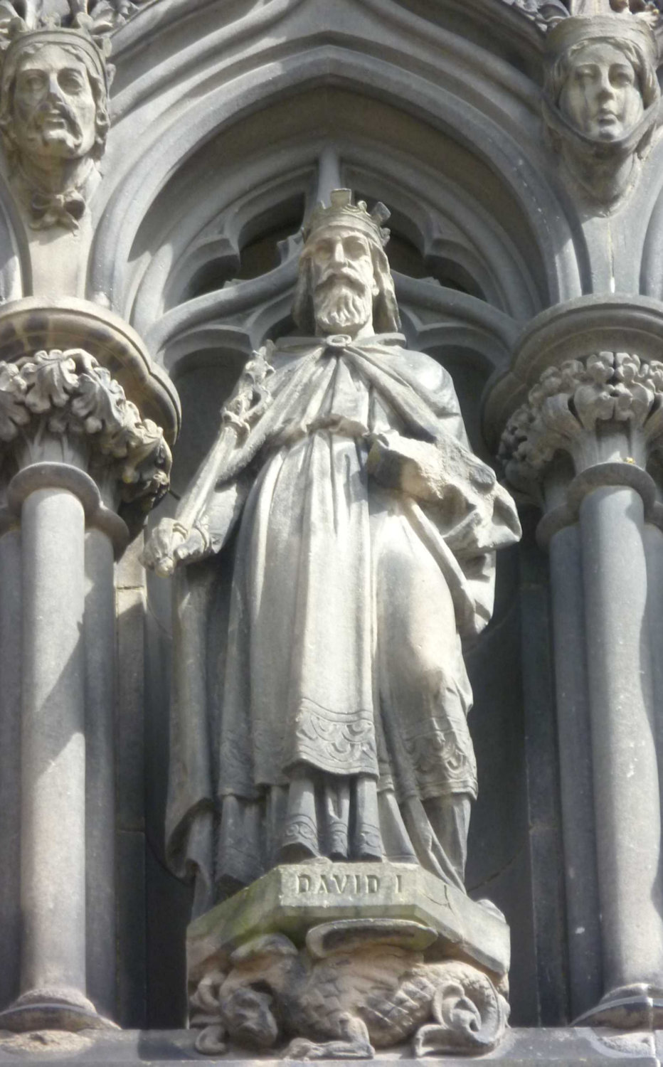 Statue an der Ägidius von St-Gilles geweihten Kirche in Edinburgh
