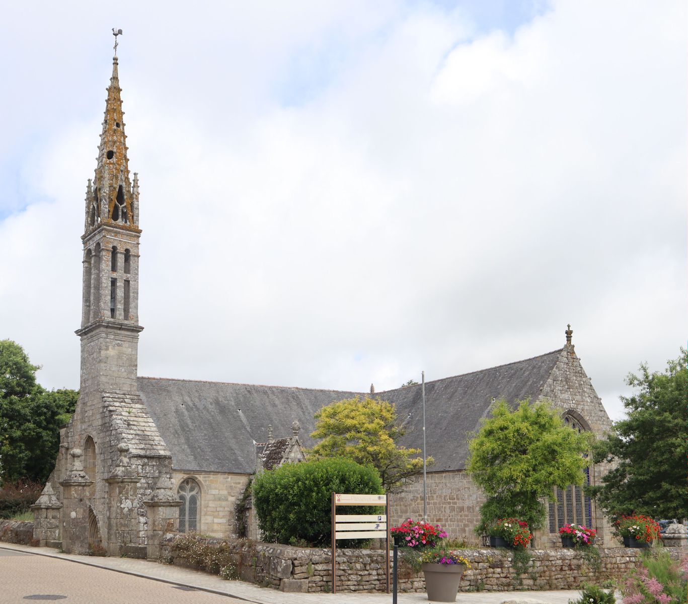 Kirche Saint-Demet in Plozévet