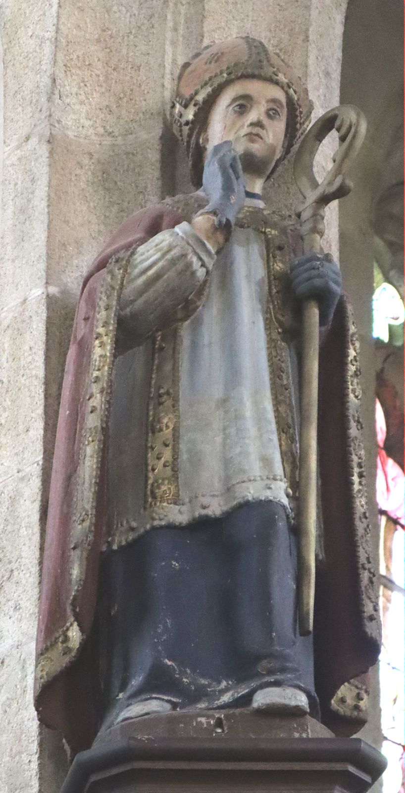 Statue in der Pfarrkirche in Plémet