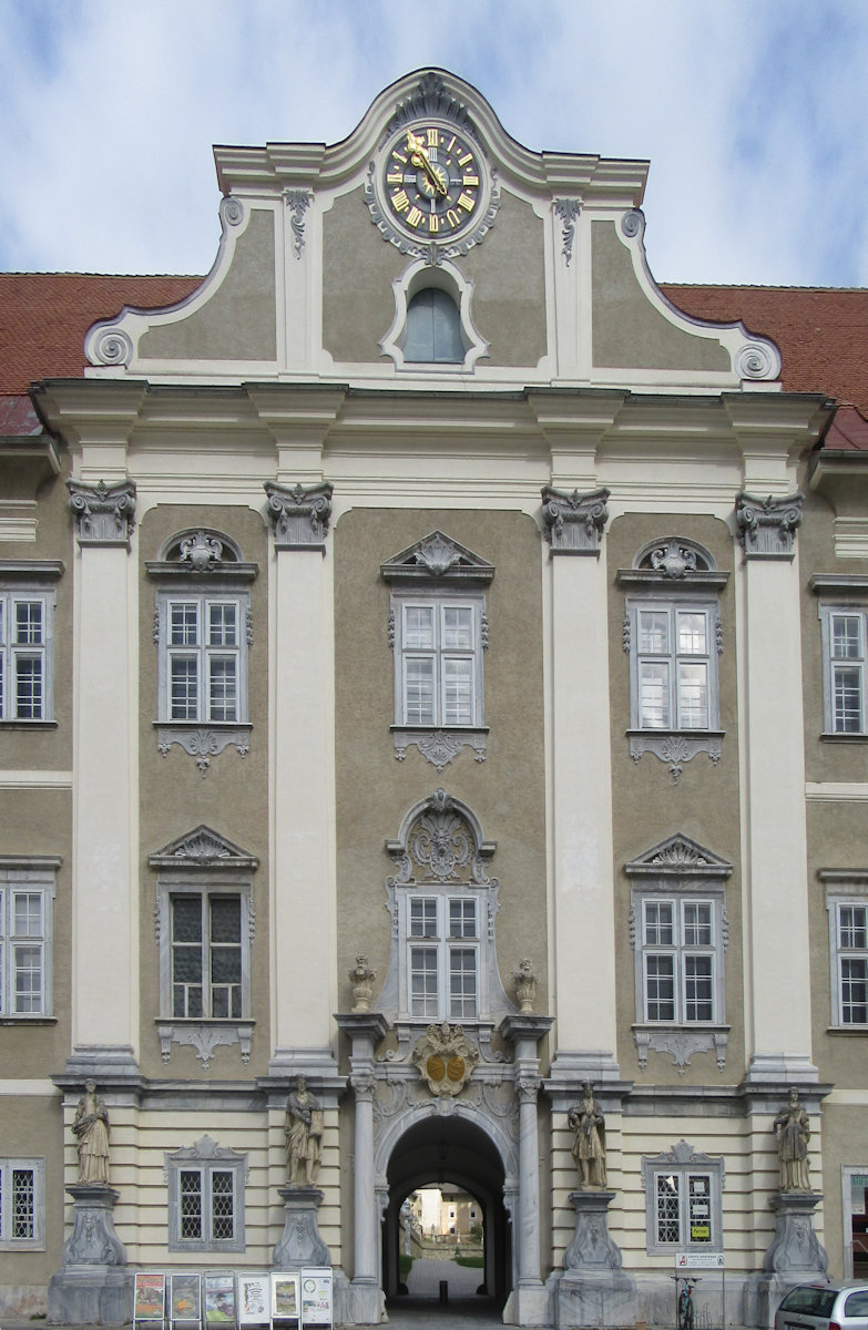 Eingangstor zum Stift St. Lambrecht in der Steiermark