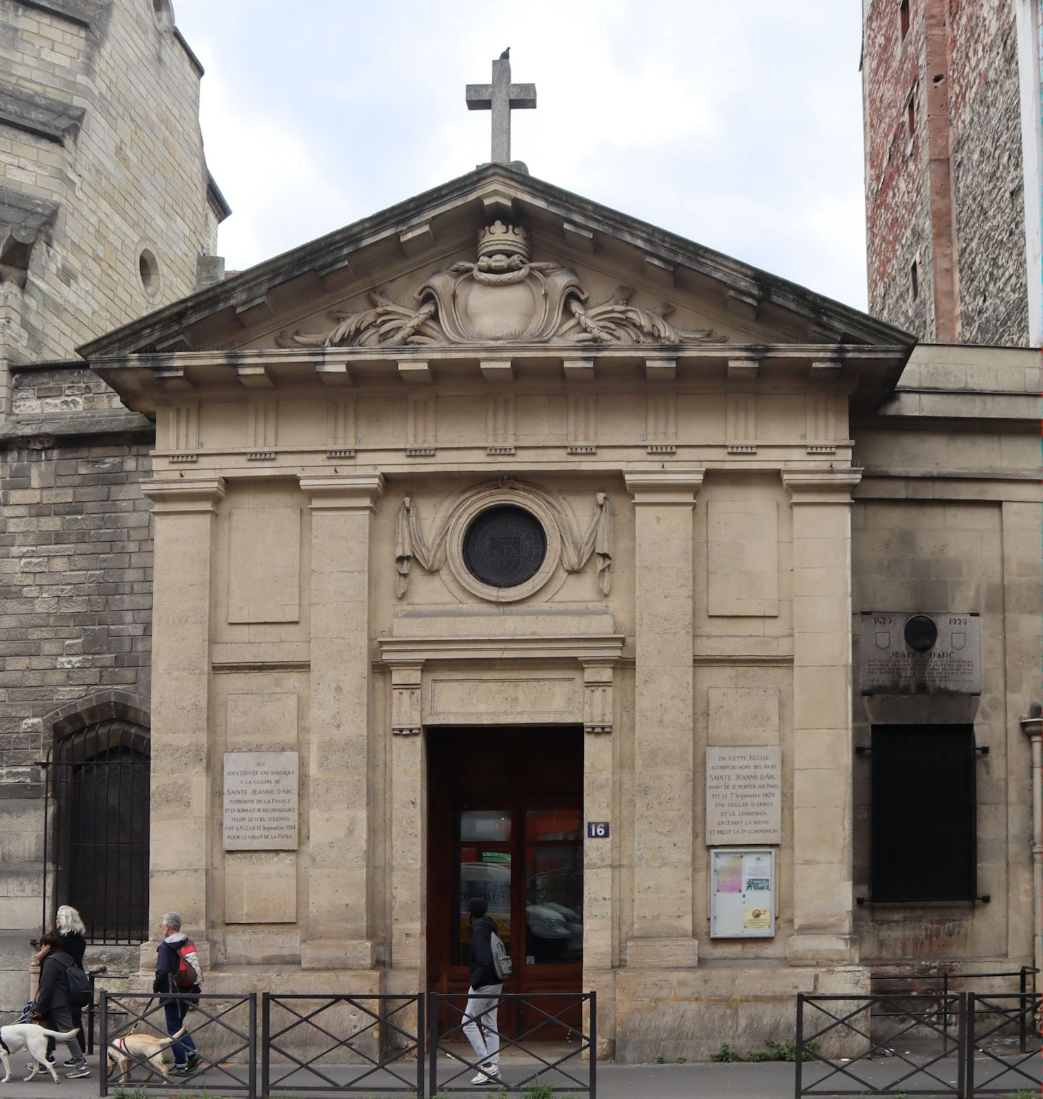 die kleine Kirche Saint-Denys-de-la-Chapelle in Paris