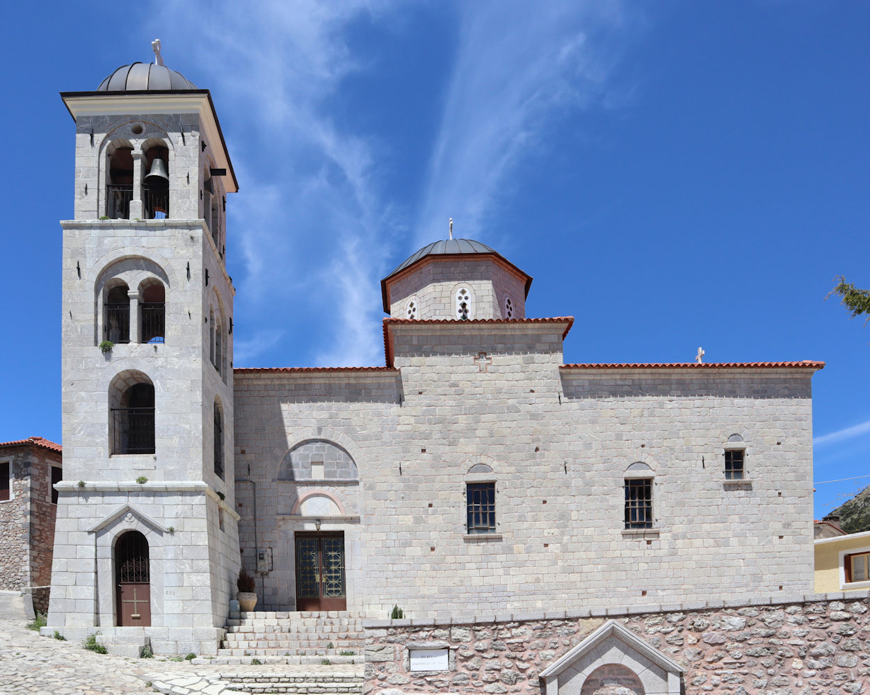 Die Charalampos geweihte Pfarrkirche in Dimitsana