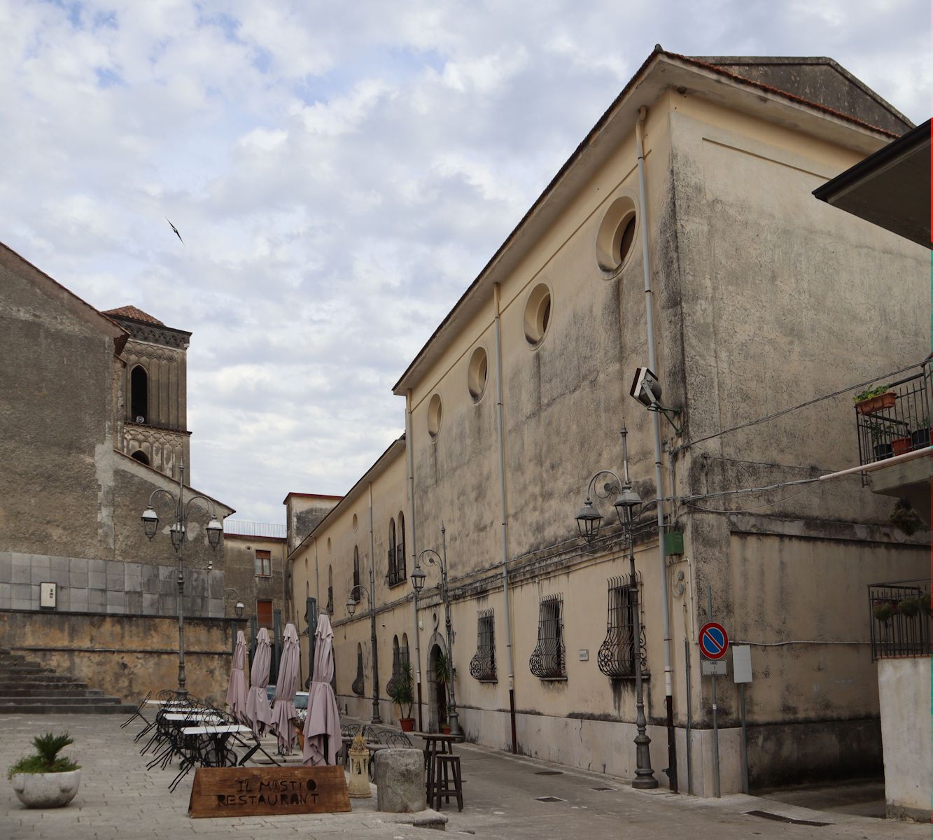 ehemaliges Priesterseminar neben der Kathedrale in Policastro Bussentino