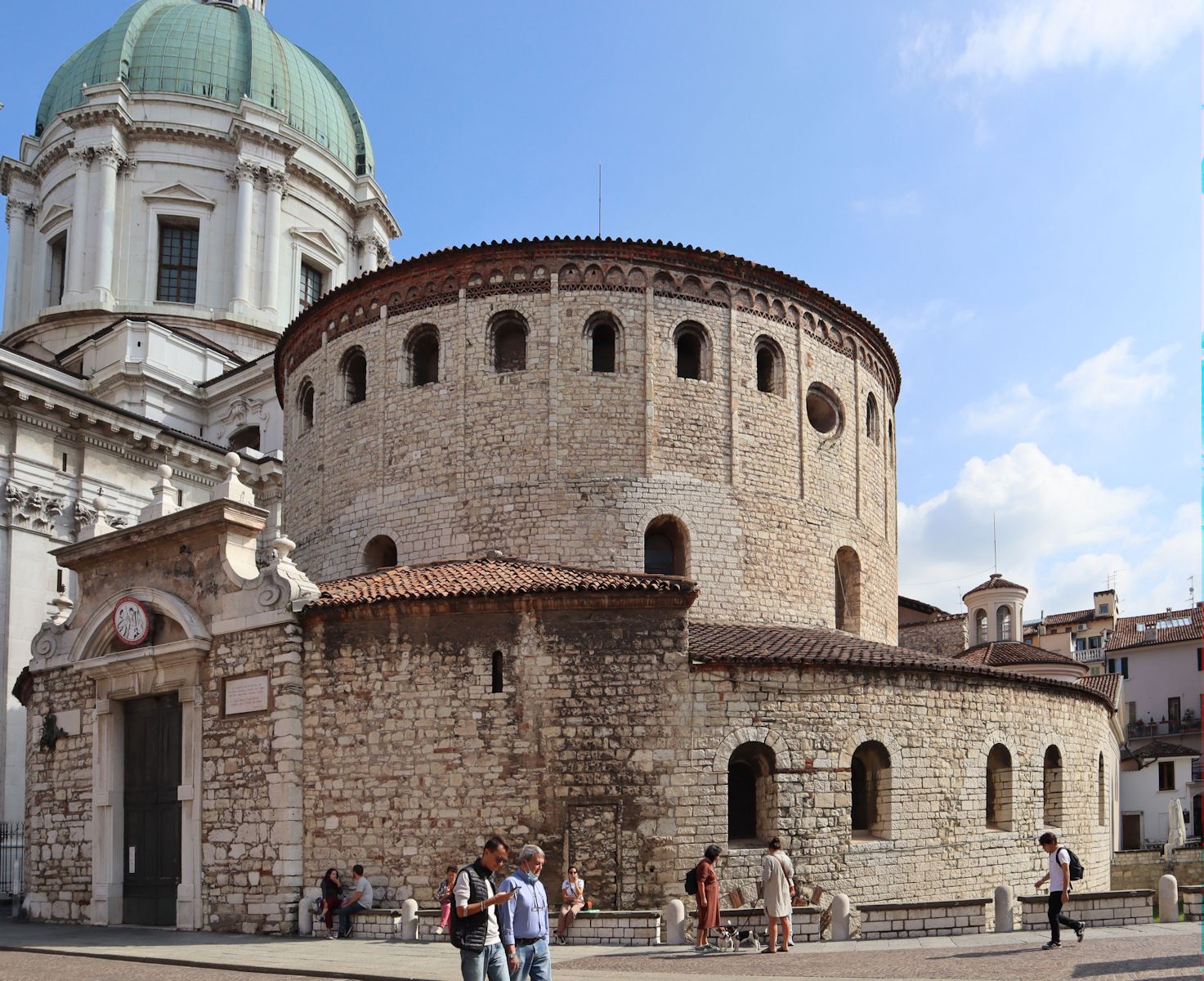 alte Kathedrale in Brescia, gebaut im 6. Jahrhundert, links daneben die Kathedrale, errichtet 1604 bis 1825