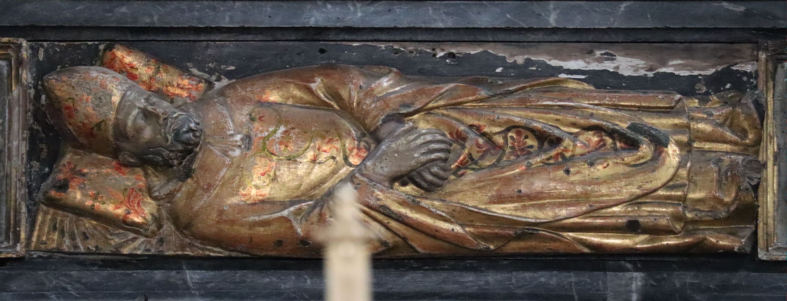 Reliquiar mit den Gebeinen von Donatus und des von ihm getöteten Drachen, im Hochaltar im Dom Santi Maria e Donato auf Murano in Venedig