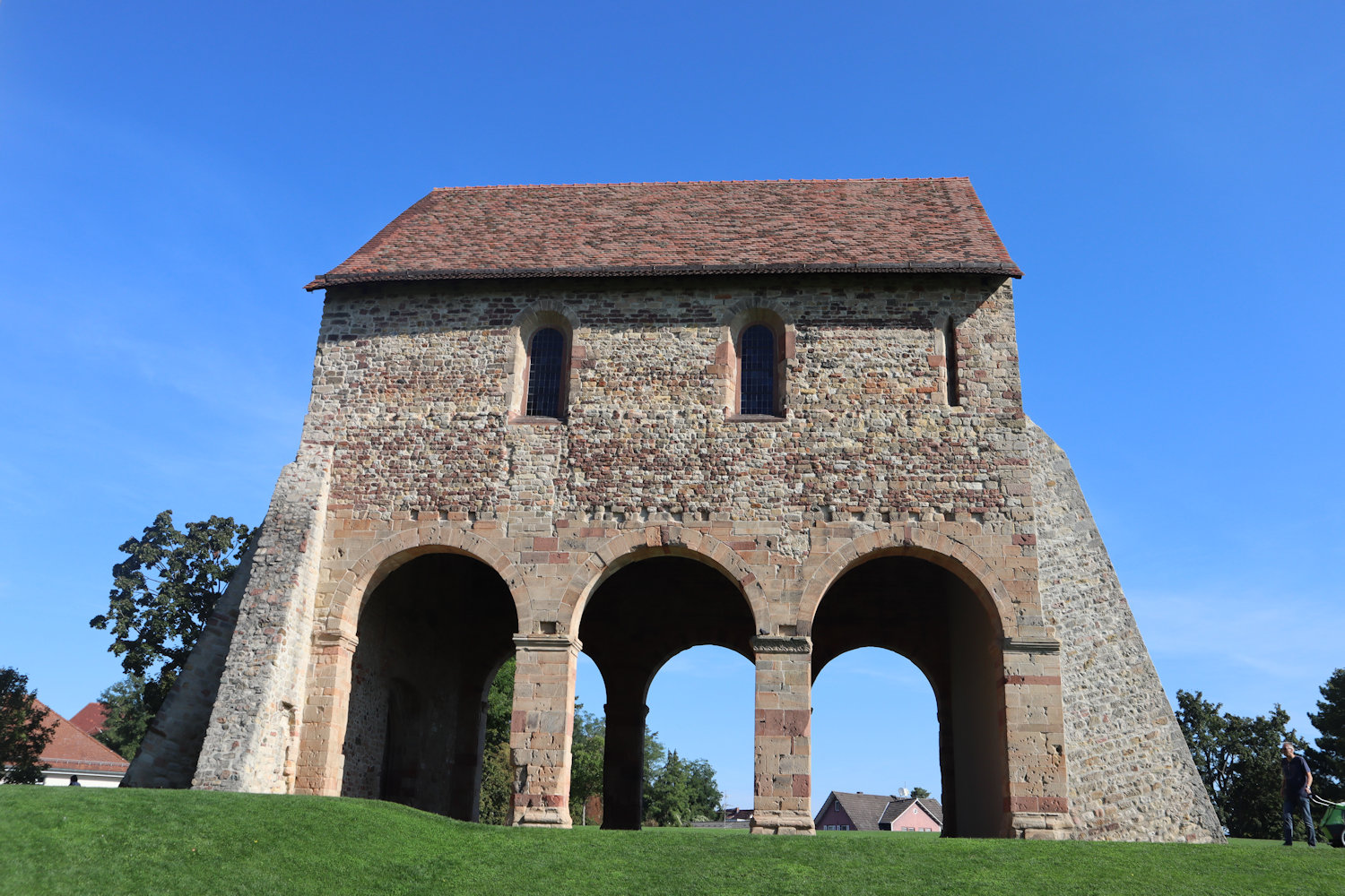 Reste der Nazarius-Basilika des  Klosters Lorsch